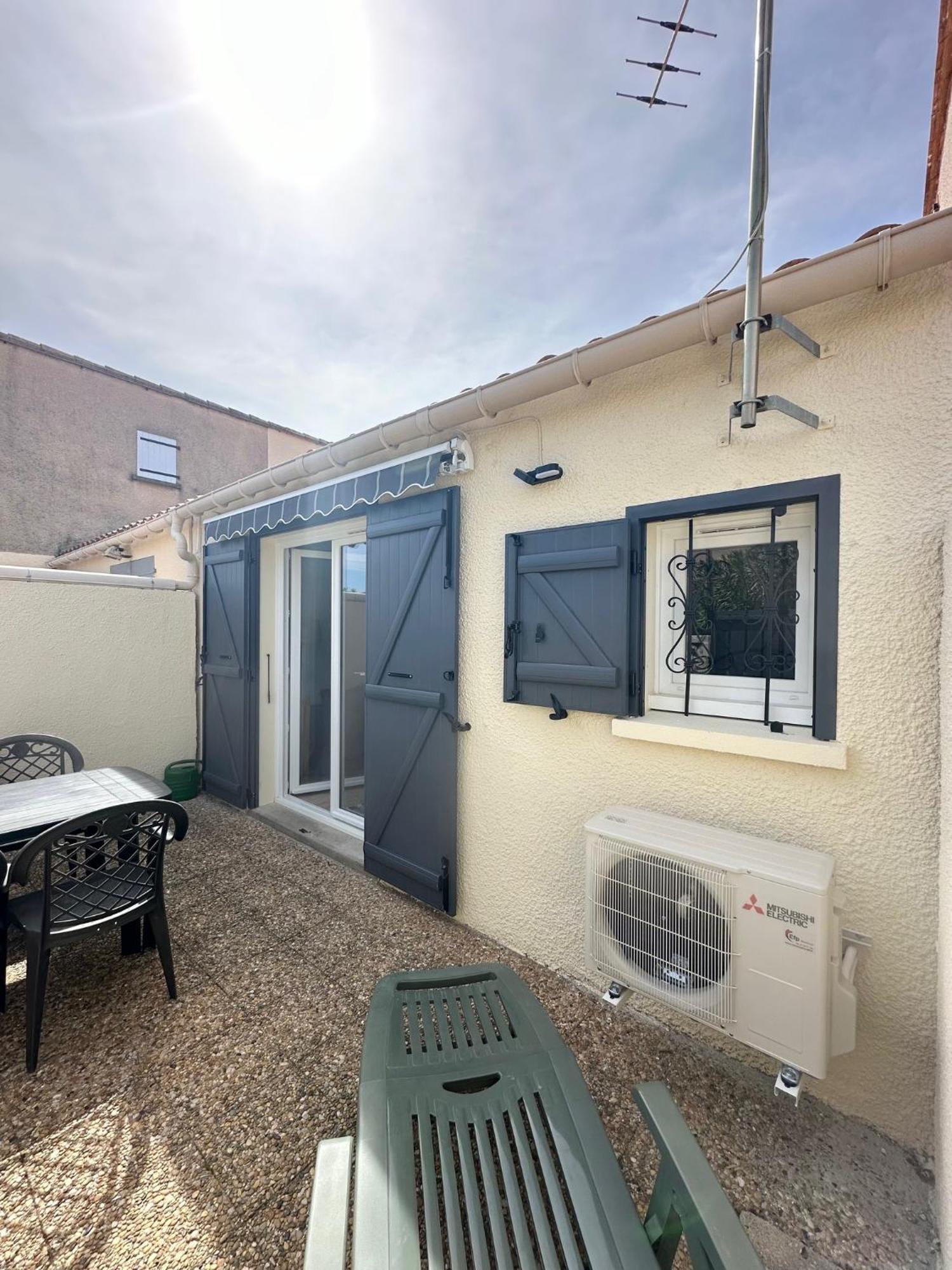 Maisonnette Bord De Lagune Et St Cyprien Holiday home